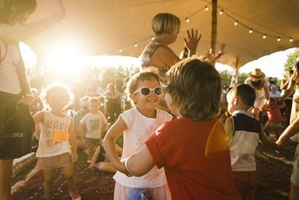 White summer 2017: 23 días de festival y alojamiento en los apartamentos de alquiler Sa gavina en el Estartit